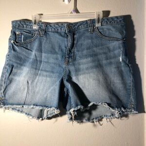 Weekend Shorts distressed Size 16